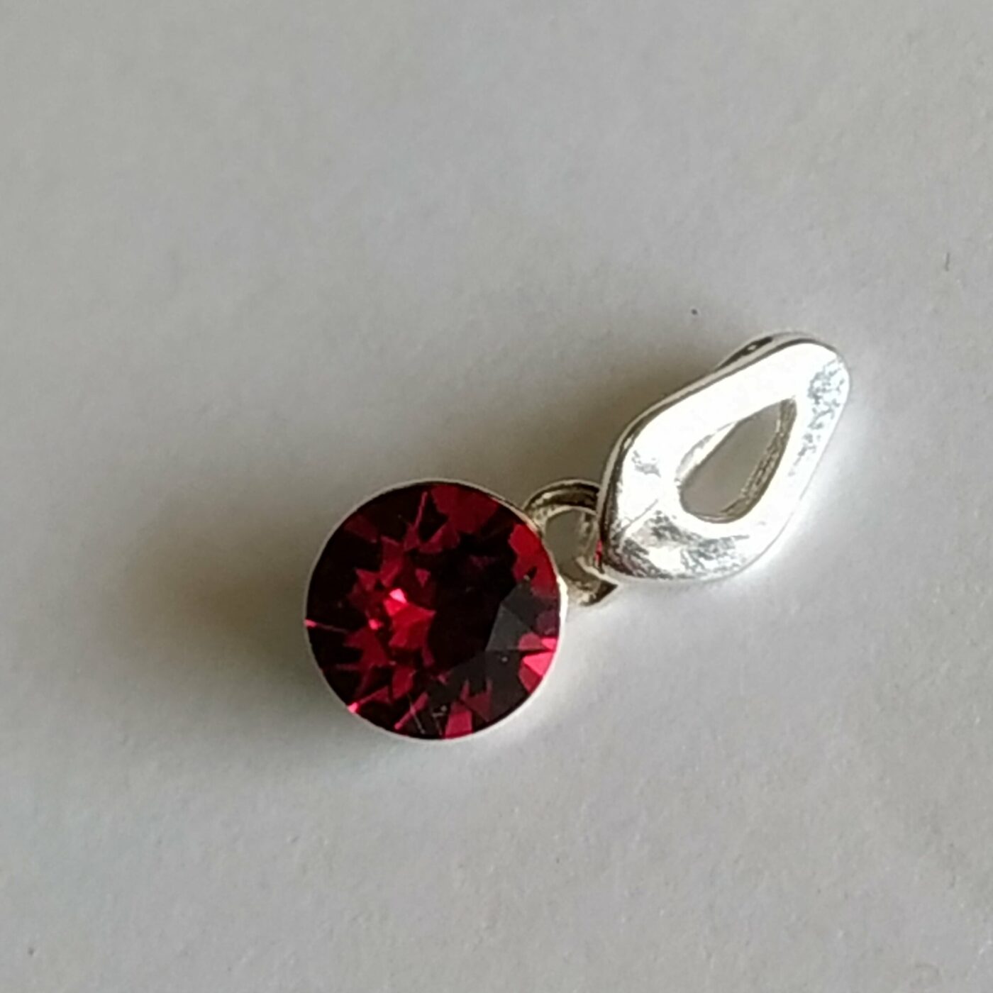 Colgante Xirius Chaton SS29 Ruby - Imagen 2